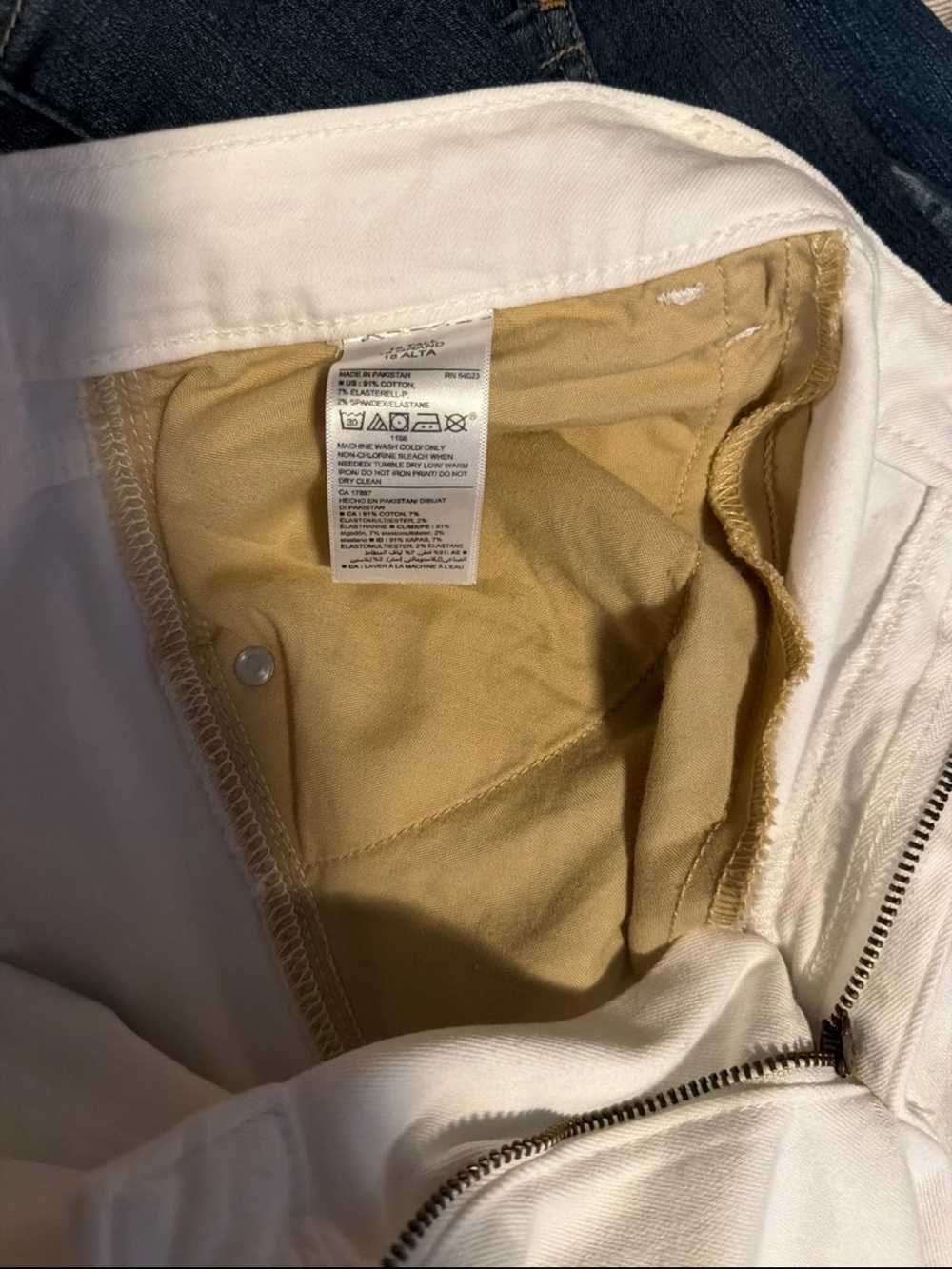 Old Navy White Women's Distressed Stretch Jeans - Picture 6 of 8